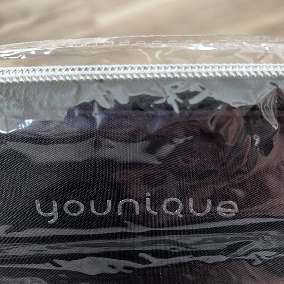Younique Makeup Bag - Picture 3 of 3